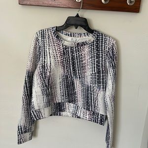 SHILLA 👾 Cropped long sleeve workout top Sz M